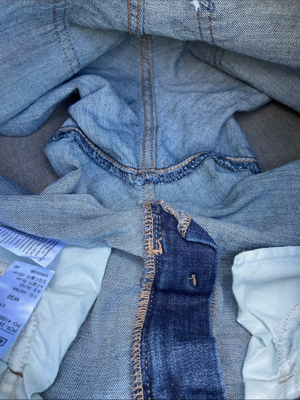LEVI’S Mid-Rise/Mid-Length Dark Blue Denim Shorts for Women - Picture 12 of 15